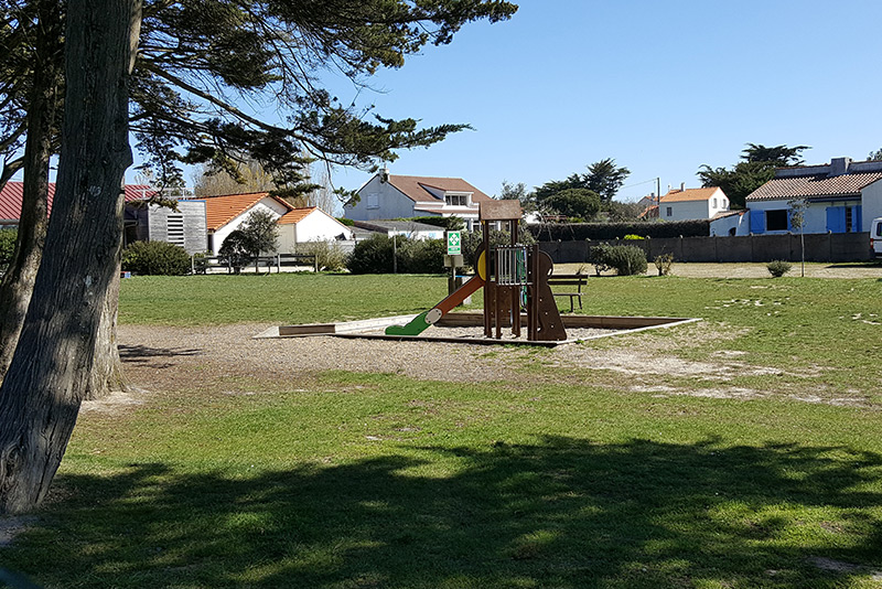 aire de jeux enfants boisee loisirs exterieur equipements les tables du soleil 2